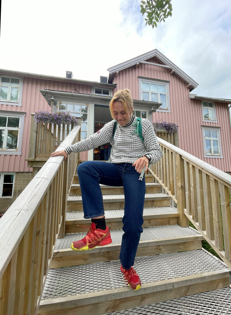 Standup-komiker Maria Stavang trener for å ta vare på helsa Maria-Stavang-trapp-foto-privat.jpg