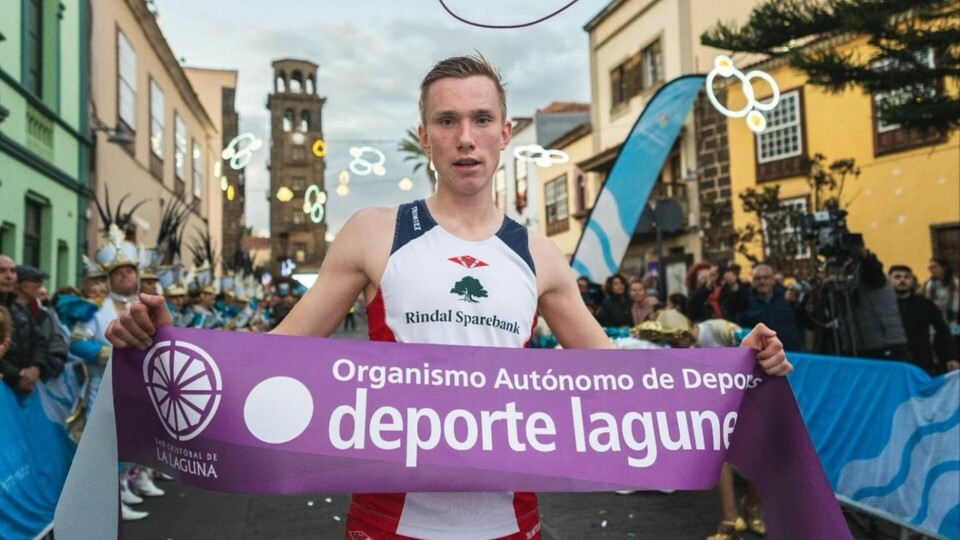 Magnus Øyen brøt målsnøret i Lagunera på Tenerife nyttårsaften. (Foto: Arrangøren)) Magnus Øyen brøt målsnøret i Lagunera på Tenerife nyttårsaften. (Foto: Tor Jarle Bolme)