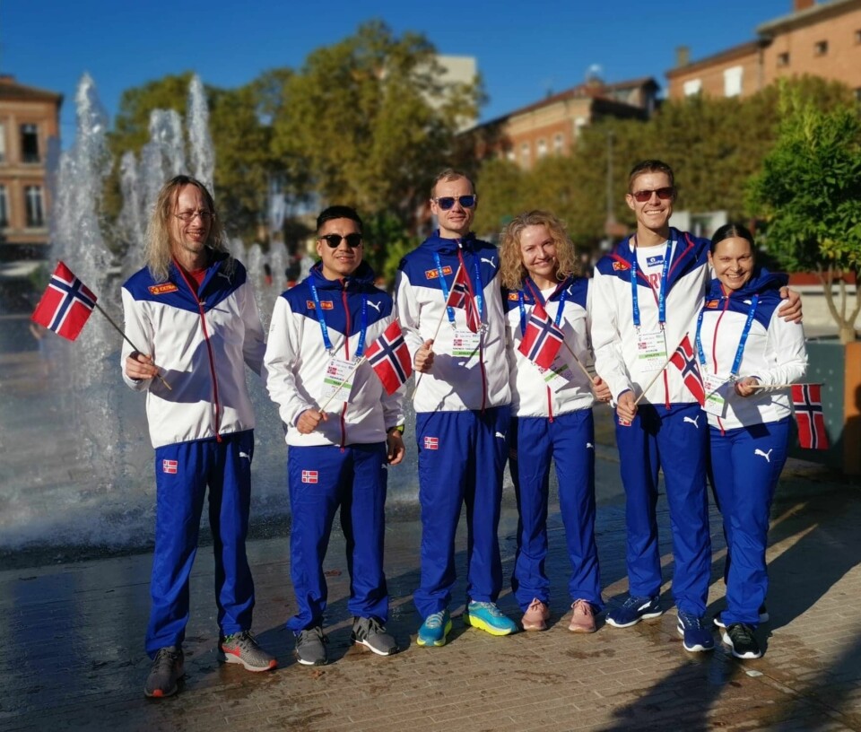 Therese Falk på 14. plass, Jo Inge Norum på 26. plass i VM 24-timers Løpere_og_crew_Ainafoto.jpg