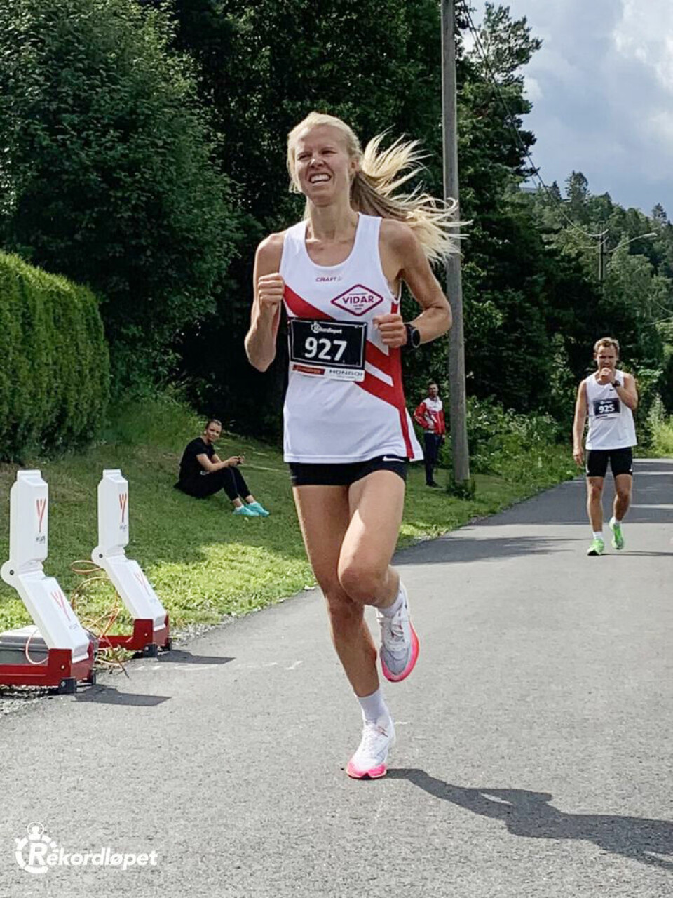 Maria Wågan og Erik Fossen Nilsen best på halvmaraton i Rekordløpet Marit-Haslie.jpg