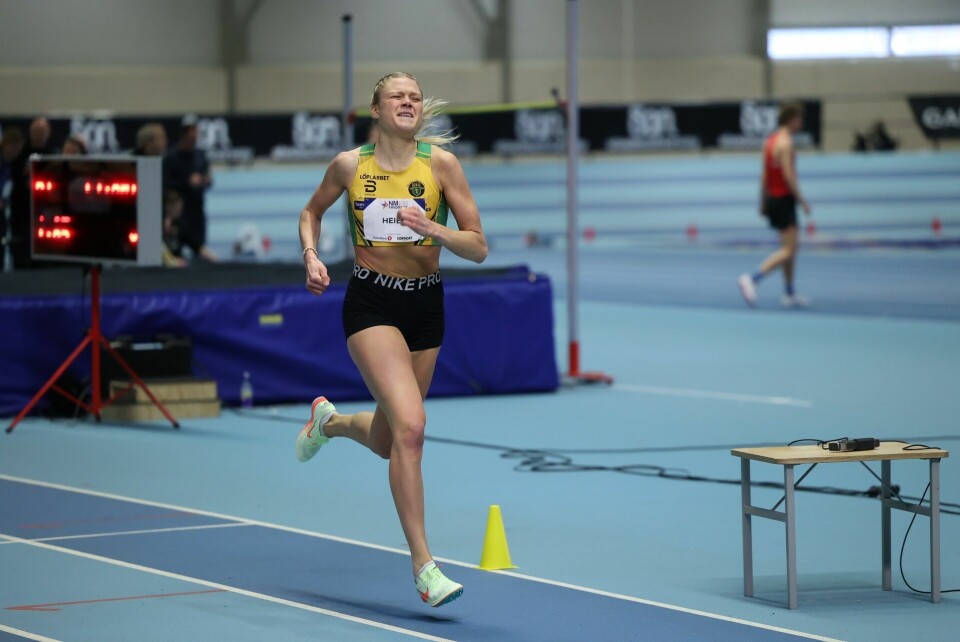 Malin Nyfors forsvarte favorittstempelet på 800 m i NM Josefin Victoria Heier siste spurt.jpg