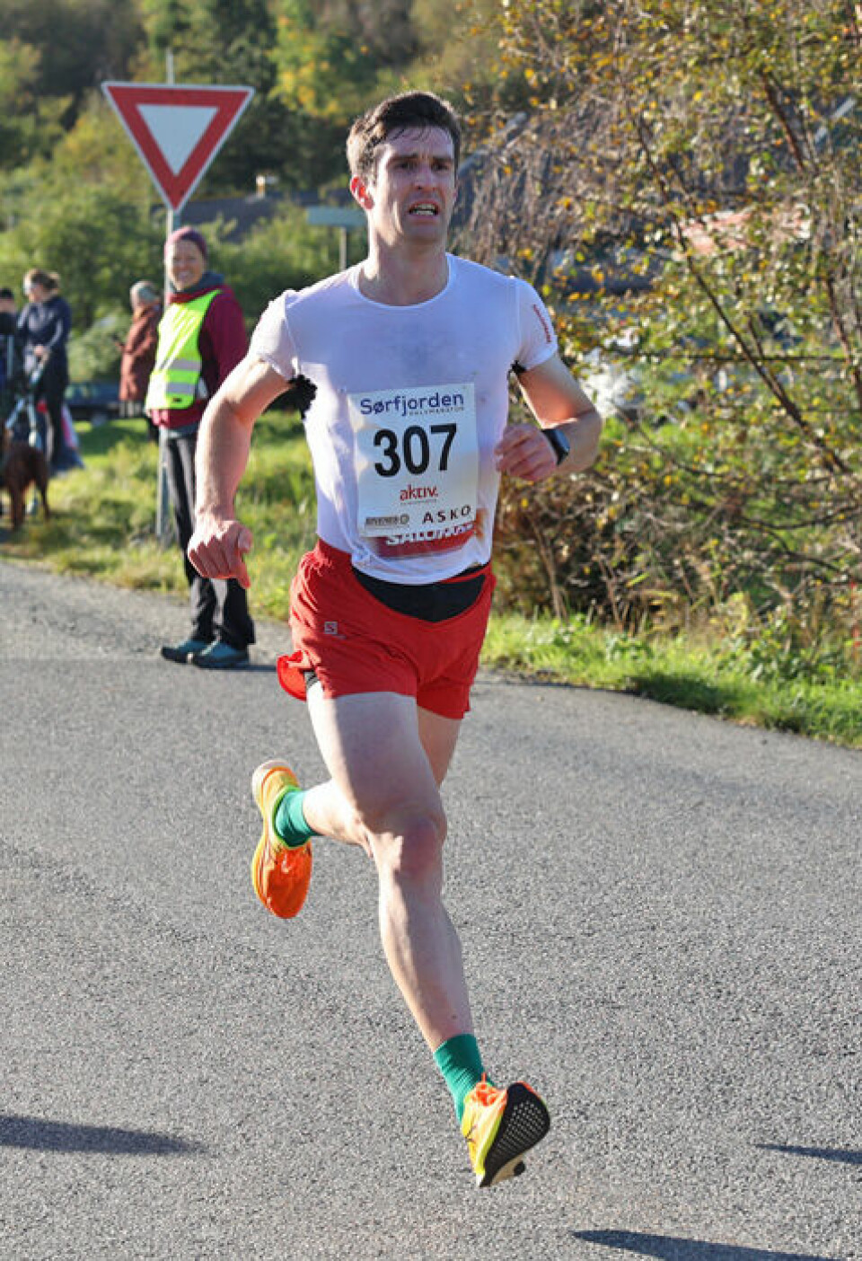 Marius Vedvik og Lina Rivedal tok løyperekordene i Sørfjorden Halvmaraton Callum Smith.jpg