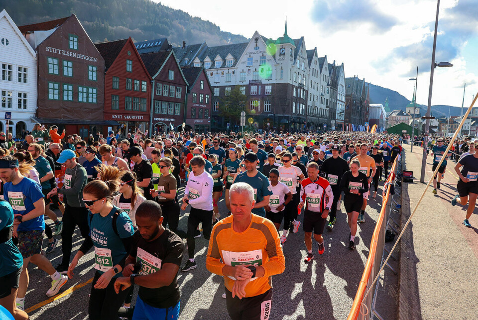 Folksomt: De aller fleste valgte å løpe halvmaraton, da fikk man kjenne på runden gjennom hele byen og halve Sandviken, uten å måtte ta den to ganger. Starten halvmaraton BCM