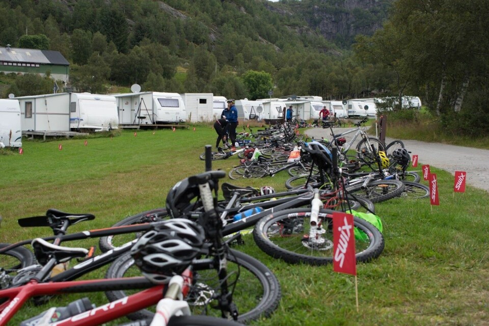 Pangstart for Sirdal Multisport med rulleski, sykling og 2 x løping skiftesone nr 2.jpg