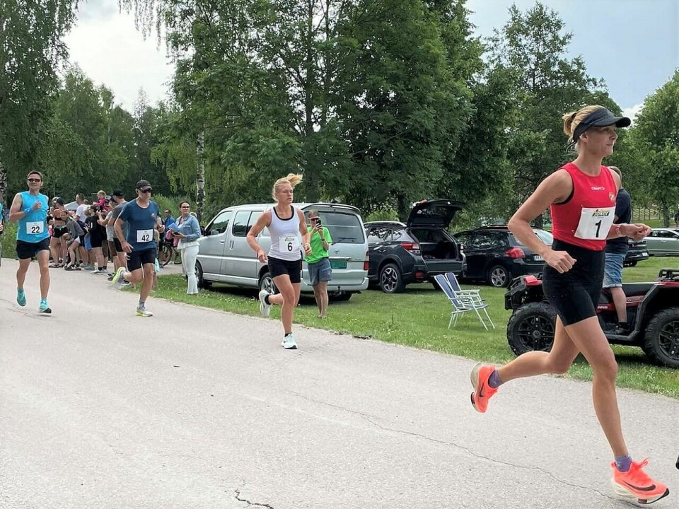 Tre nye løyperekorder da Unionsmarathon var tilbake på kartet Sigrun Gj¢lberg fra start.jpg