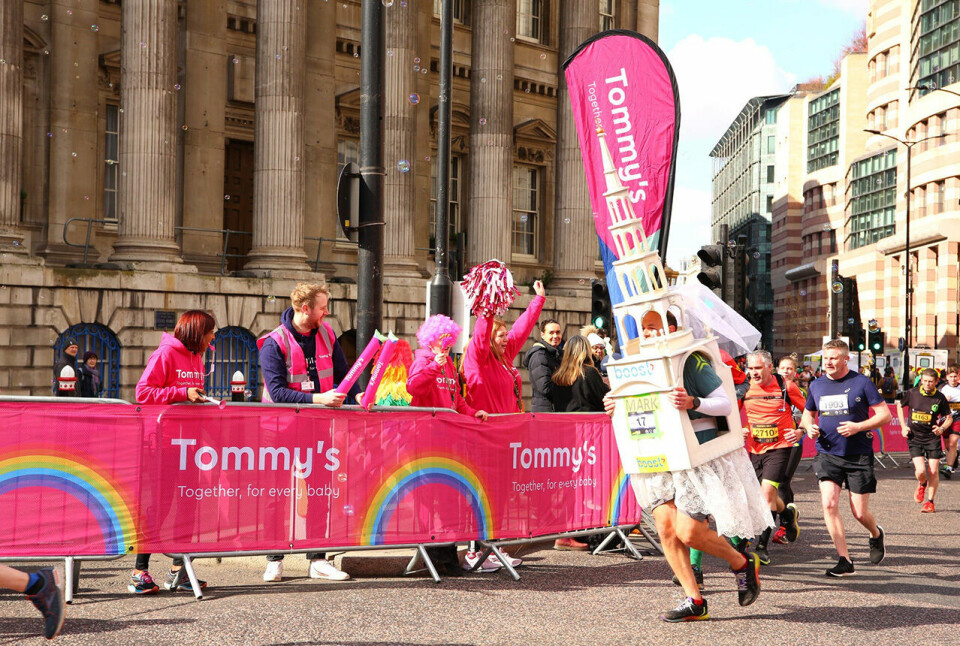 Gleden var stor da det endelig ble halvmaraton i London, med spennende landemerker langs og i løypa. (Foto: London Landmarks Half Marathon) Gleden var stor da det endelig ble halvmaraton i London, med spennende landemerker langs og i løypa. (Foto: London Landmarks Half Marathon)