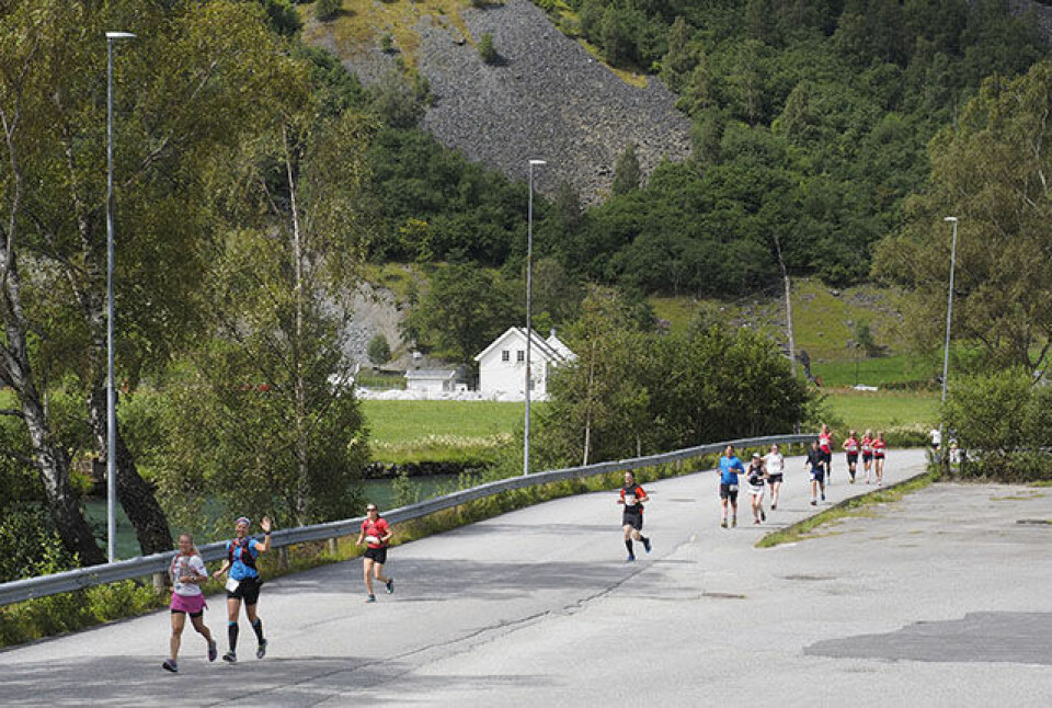 Gloria Vinstedt og Håkon Urdal vant 1. etappe i Rallarvegsløpet 7220042-flaamsdalen.jpg