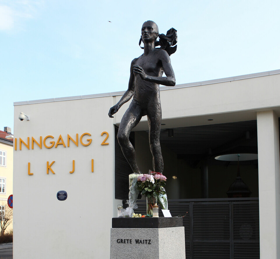 Grete Waitz’ 3000 meter på 8.31,75 under lupen Grete_Waitz-statuen_foto_Kjell_Vigestad_A20G1091.jpg