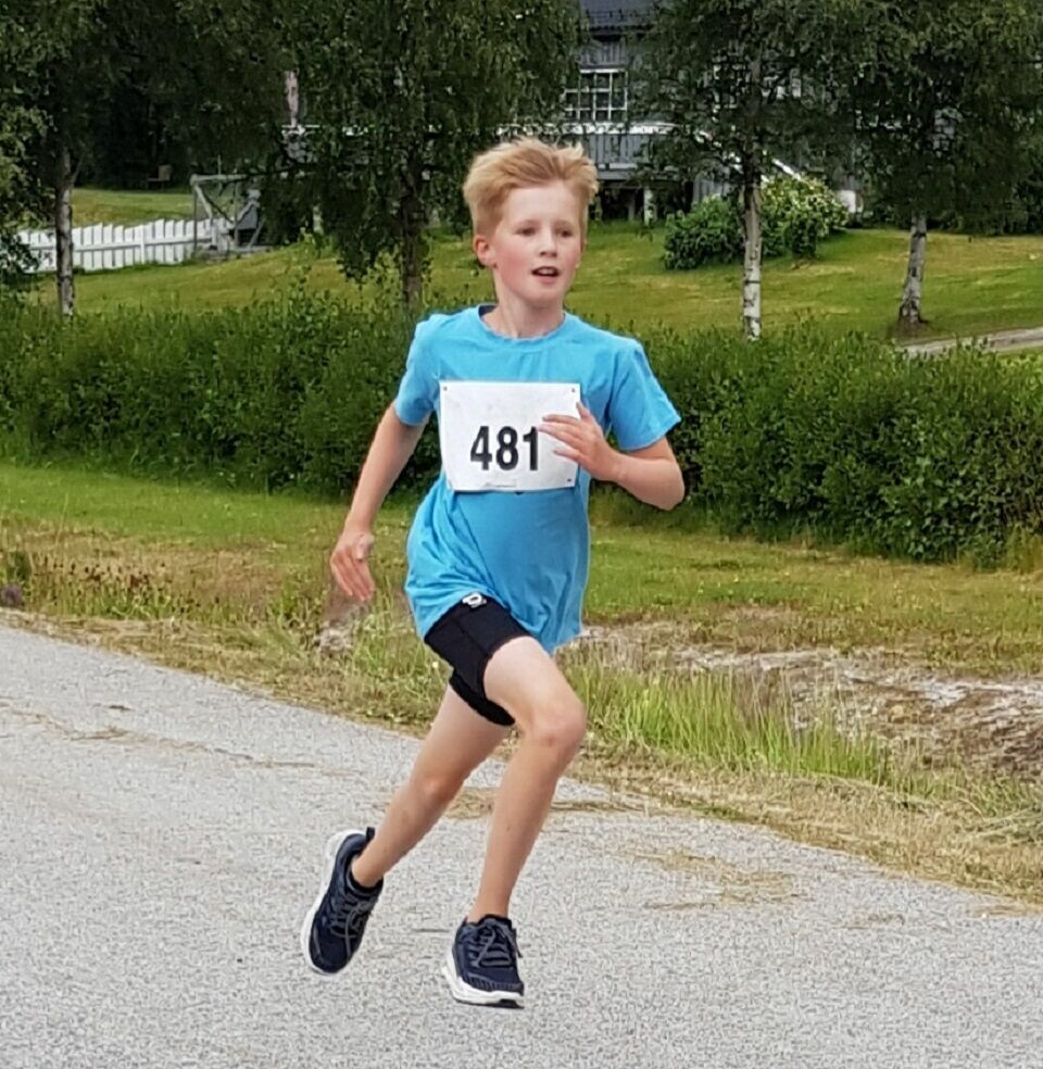 Det 39. Malmvegen Minneløp i fint løpevær Theodor Dahl R¢sten 4 km.jpg