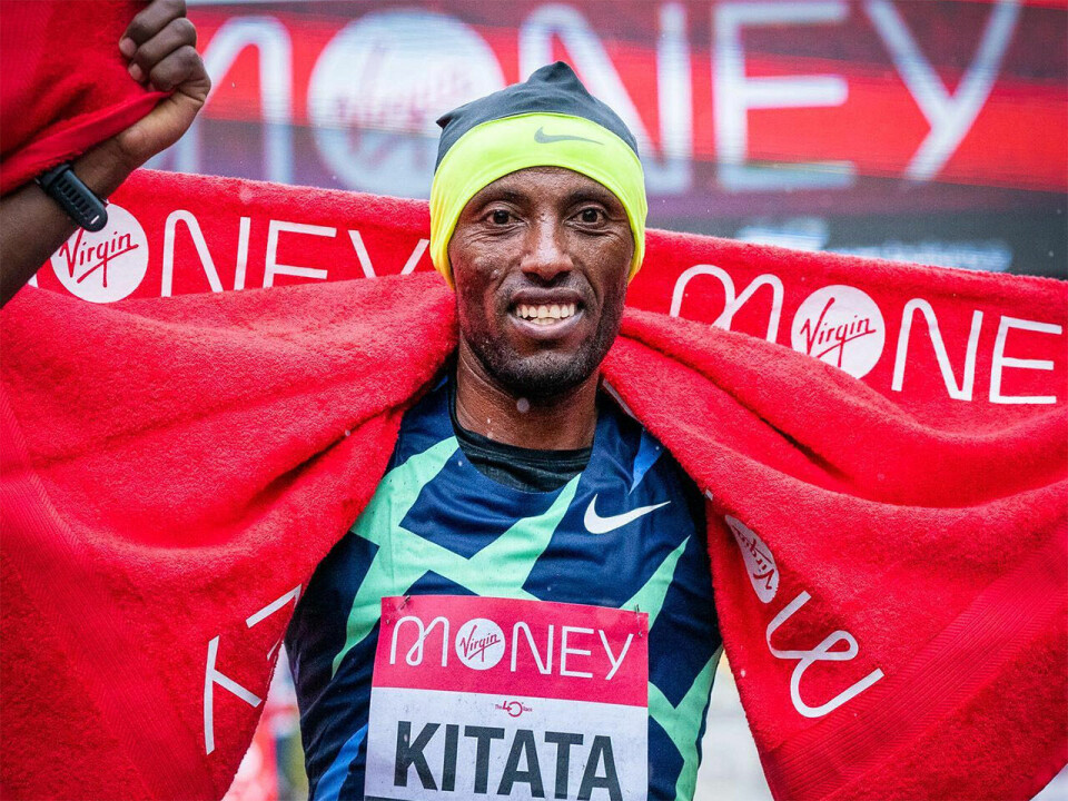Etiopiske Shura Kitata vant London Marathon på ei overraskende svak vinnertid - 2.05.41. (Foto: arrangøren) Etiopiske Shura Kitata vant London Marathon på ei overraskende svak vinnertid - 2.05.41. (Foto: arrangøren)