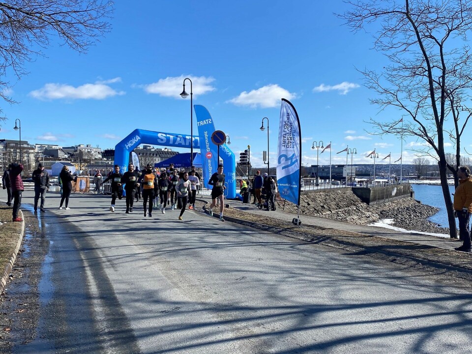 H3 Hamar HOKA Vårløp med 111 deltakere i vårsol 5 km start.jpeg