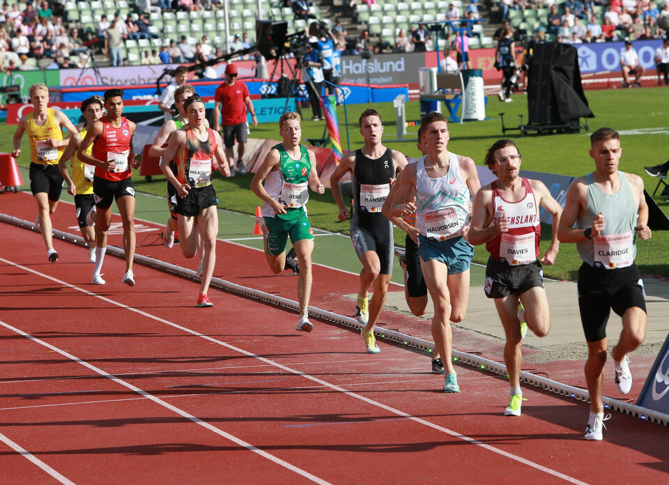 Dramatikk og fall, men strålende 1500 m-tider i det 'nasjonale' heatet på Bislett 1500m_passering2runder_AZ3T7082.jpg