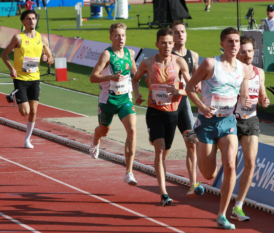 Dramatikk og fall, men strålende 1500 m-tider i det 'nasjonale' heatet på Bislett 1500m_opp_mot_passering_runde3_AZ3T7125.jpg