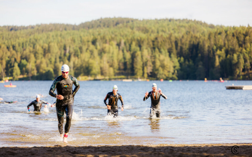 Svømminga er gjerne bøygen for de fleste som vil komme i gang med triatlon, men utfordringen er overkommelig og mestringsfølelsen stor når en er på tur opp av vannet. (Foto: Sylvain Cavatz) Svømminga er gjerne bøygen for de fleste som vil komme i gang med triatlon, men utfordringen er overkommelig og mestringsfølelsen stor når en er på tur opp av vannet. (Foto: Sylvain Cavatz)