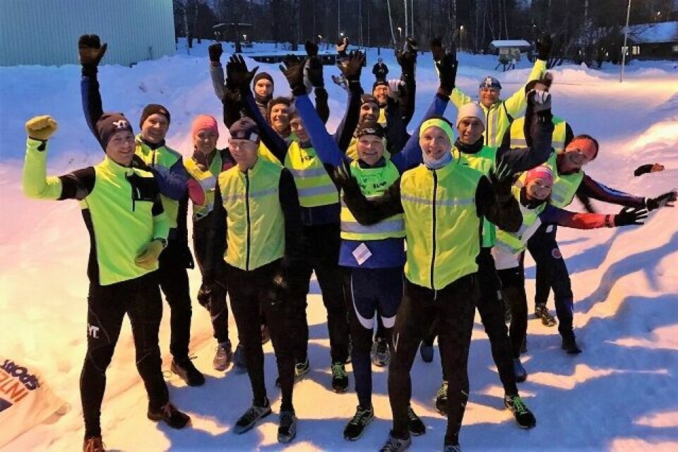 Stor stemning i feltet før start for de 16 aktive som skal ut på 4,1 km fra Prestrudhallen. (Foto: Pål-Erik Langøigjelten) Stor stemning i feltet før start for de 16 aktive som skal ut på 4,1 km fra Prestrudhallen. (Foto: Pål-Erik Langøigjelten)