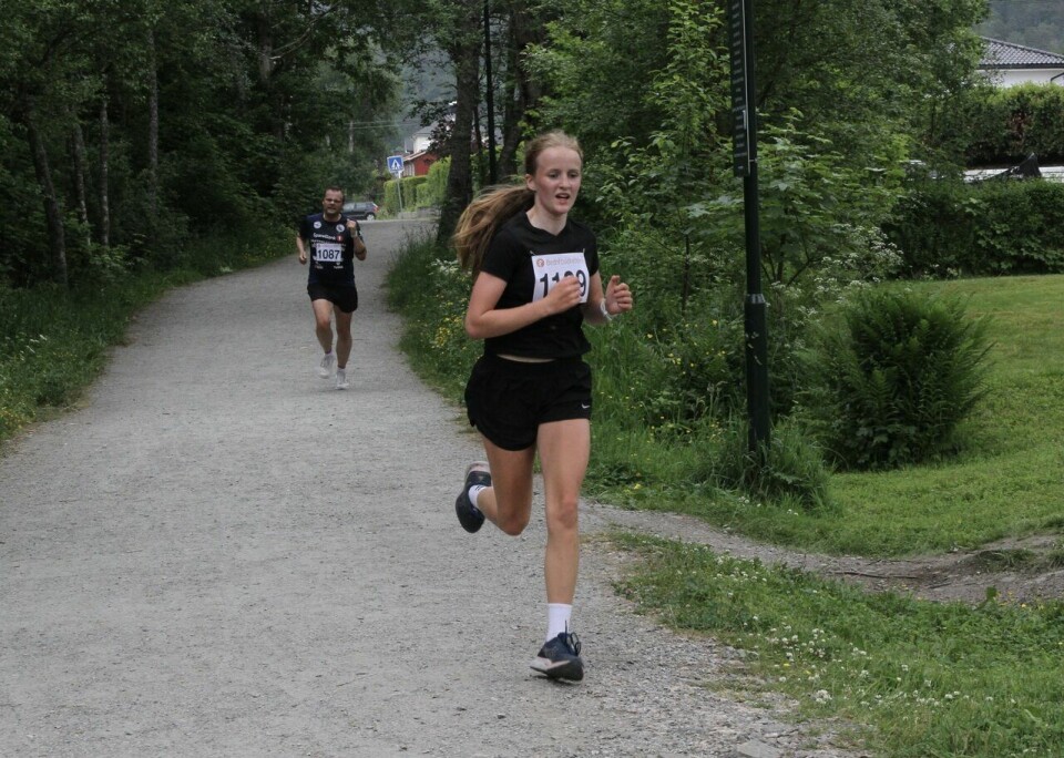 47 deltakere i det siste sommerløpet før ferien i Ålesund 5km_Emma_Olivie_Sandvik_Aarsaether