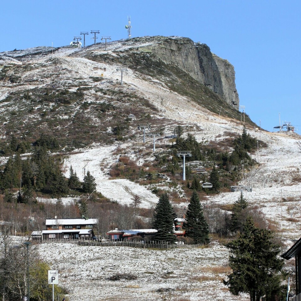 Sol, snø og sno i Skeikampen Opp Skeikampen grå-hvit.jpg