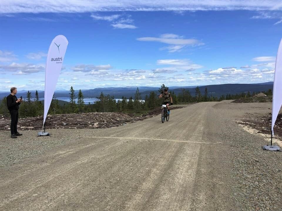 Martin Ohlsson først opp til vindmølleparken på vestsida av Osensjøen søndag. (Foto: Søre Osen IL) Martin Ohlsson først opp til vindmølleparken på vestsida av Osensjøen søndag. (Foto: Søre Osen IL)