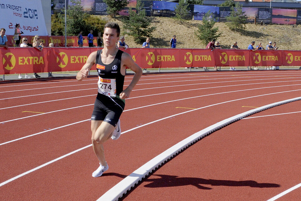 Jakob Ingebrigtsen har distansert hele feltet i siste sving Jakob Ingebrigtsen har distansert hele feltet i siste sving