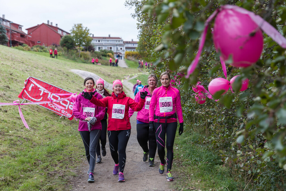 Rosa joggere langs Akerselva (foto: Stian Schløsser Møller). Rosa joggere langs Akerselva (foto: Stian Schløsser Møller).