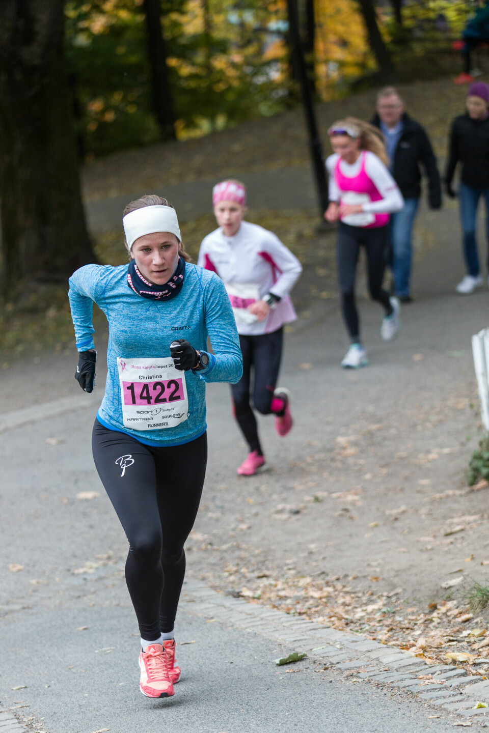 Christina Toogood vant rosa løpsfest til inntekt for brystkreftforskning 014_rosa_sloyfe_tet_16102016.jpg