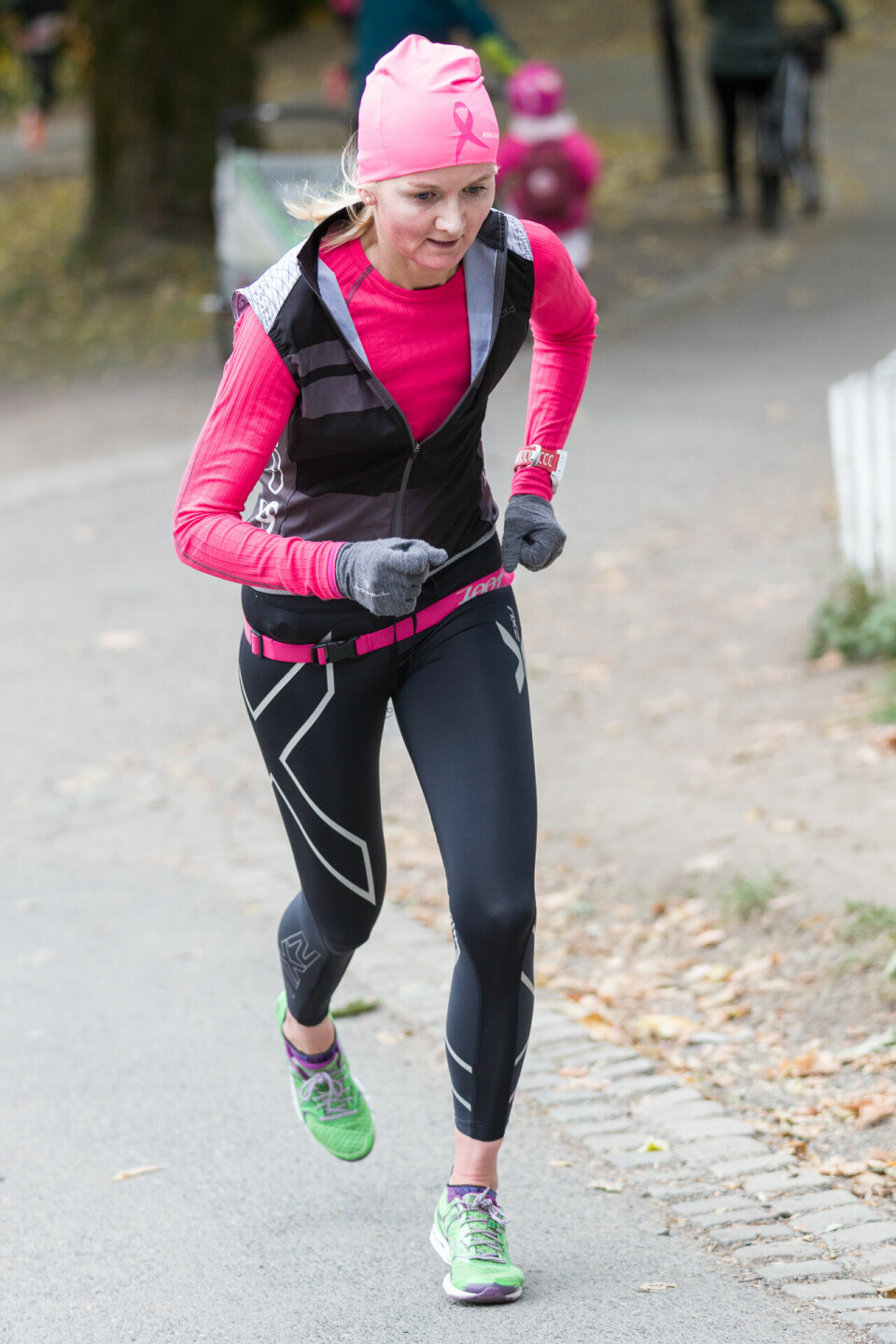 Christina Toogood vant rosa løpsfest til inntekt for brystkreftforskning 040_rosa_sloyfe_16102016.jpg