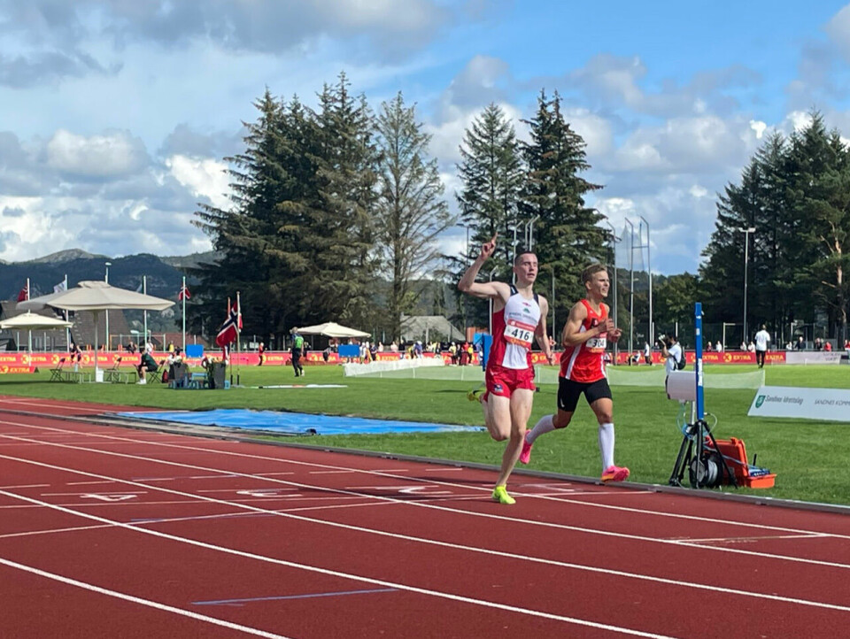 Junior-NM: Vegard Vesterhaug Warnes og Magnus Øyen best på 5000 meter 5000m U20 - Oyen i maal til seier.jpg