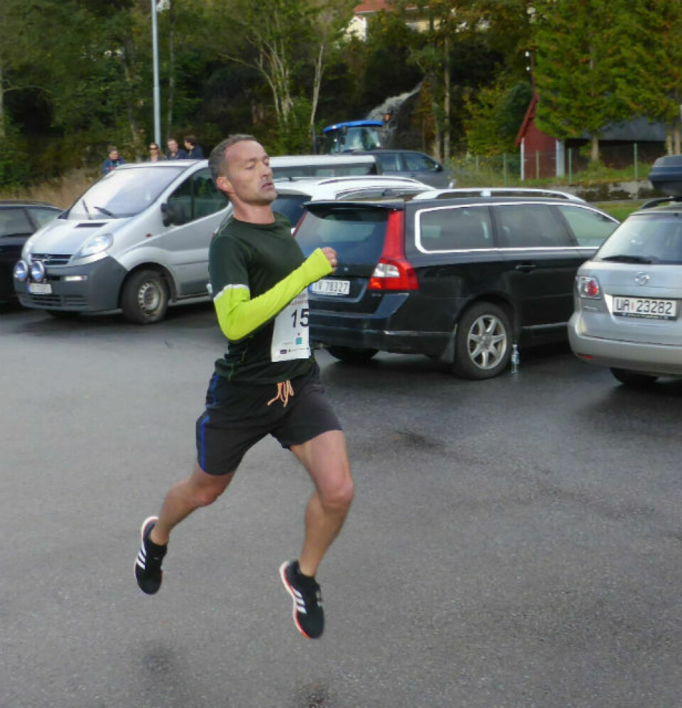Strålande haustver under Gloppen halvmaraton GisleSkjoelbergimaal.jpg