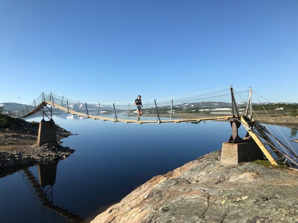 Molly Bazilchuk i fantastiske omgivelser langs 63 grader nord. (Foto: Størk Lien) Molly Bazilchuk i fantastiske omgivelser langs 63 grader nord. (Foto: Størk Lien)