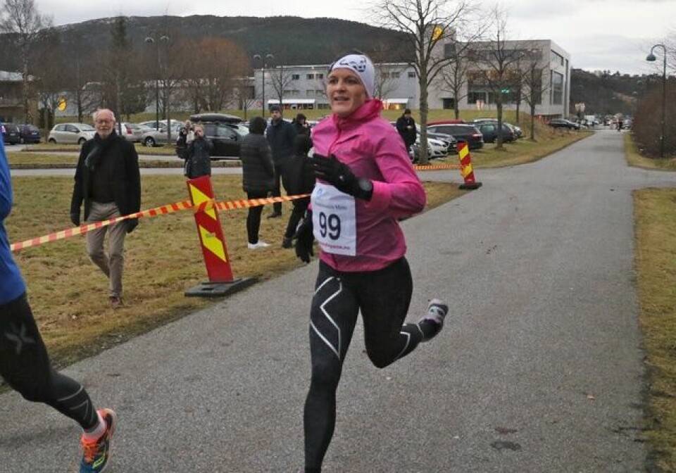 111 løpere fullførte Ålesund Nyttårsmaraton str_nr_99_Vinner_halvmaraton_dame.jpg