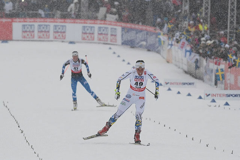 Charlotte Kalla behersket forholdene og vant 10 km suverent Kalla_mot_maal_640