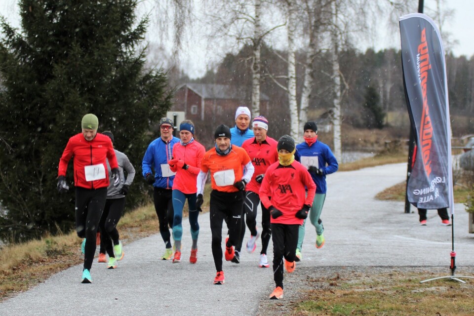 Snøfjonene dalte ned da starten gikk på 10 km. (Foto: Sigurd Westgård) Snøfjonene dalte ned da starten gikk på 10 km. (Foto: Sigurd Westgård)