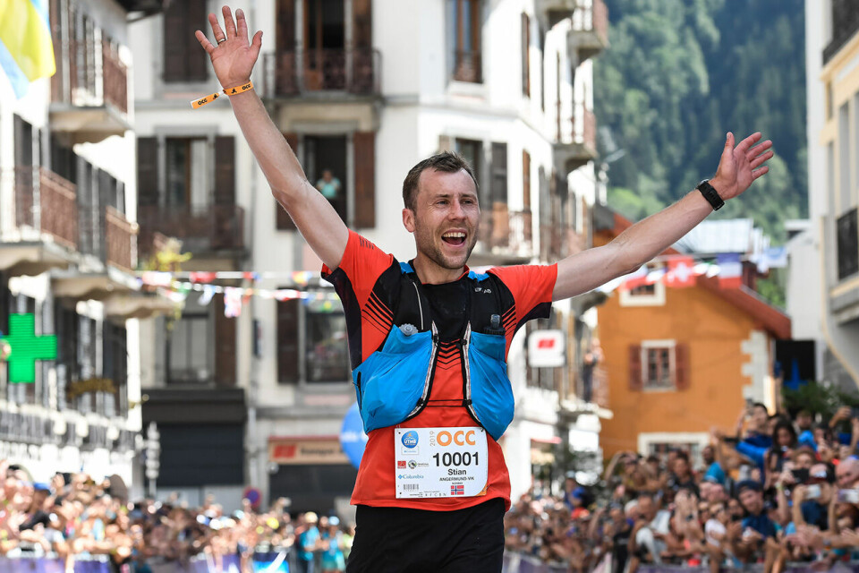 Stian Angermund-Vik kunne juble og motta jubel ved målgangen i Chamonix. (Foto: UTMB® / Marta Bacardit) Stian Angermund-Vik kunne juble og motta jubel ved målgangen i Chamonix. (Foto: UTMB® / Marta Bacardit)