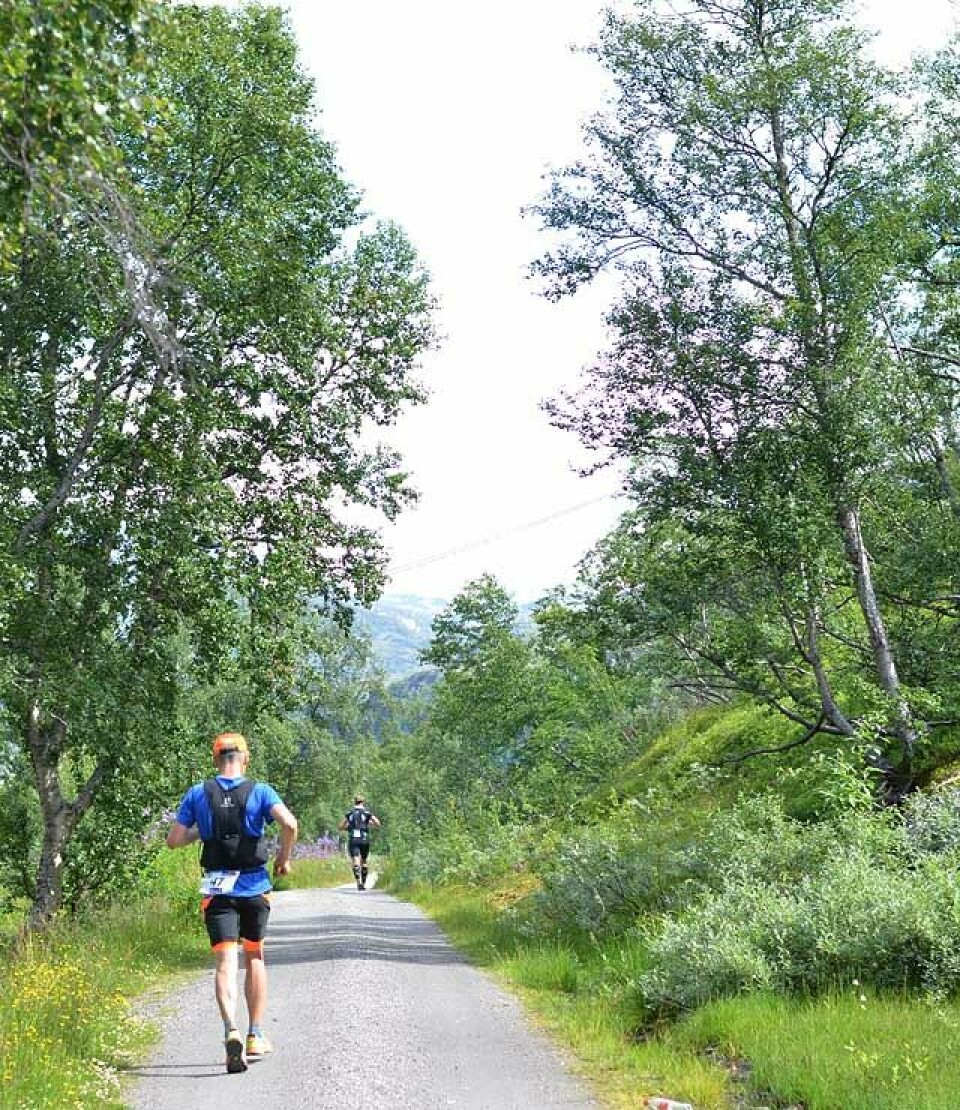 Svein Ove Risa og Therese Falk leder Rallarvegsløpet 1_Luca_Roncoroni_DSC_0496.jpg