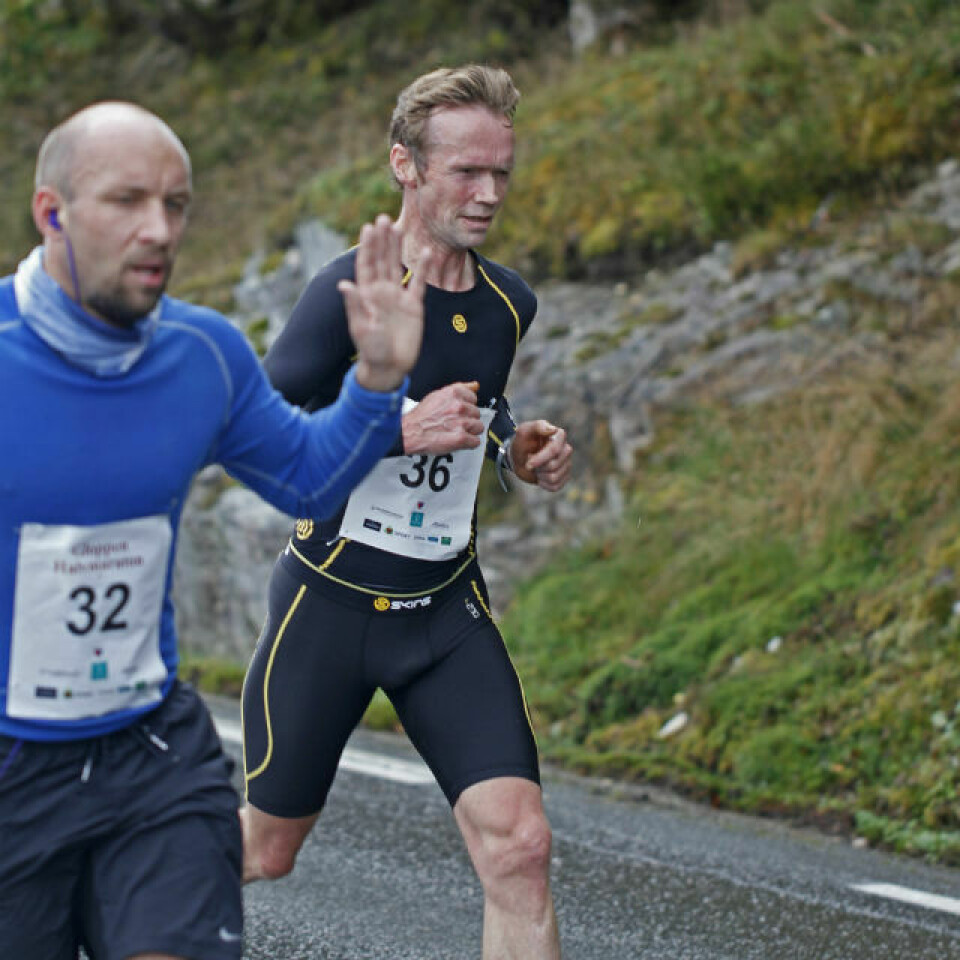 Strålande haustver under Gloppen halvmaraton TrovaagHafsaas.jpg