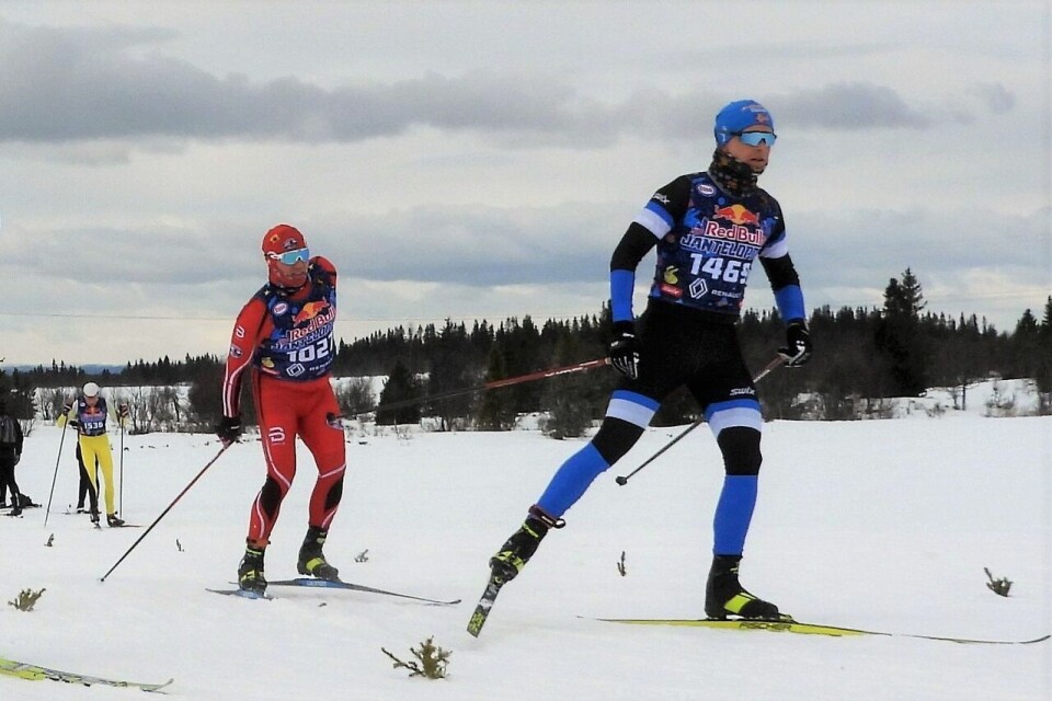 Tour de ski-lederne Kjetil Finstad (til venstre) og Amund Sigstad i aksjon i Janteloppet fra Pellestova i fjor. (Foto: Stein Arne Negård) Tour de ski-lederne Kjetil Finstad (til venstre) og Amund Sigstad i aksjon i Janteloppet fra Pellestova i fjor. (Foto: Stein Arne Negård)