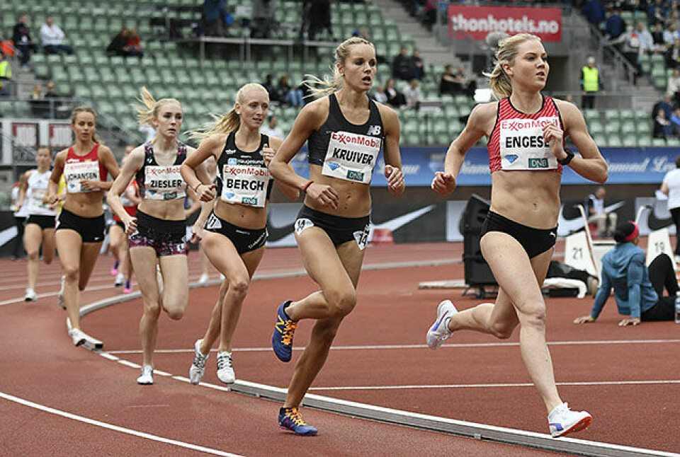 Kristine Eikrem Engeset tok teten og ble der til nederlandske Manona Kruiver for forbi 450 m fra mål. (Foto: Bjørn Johannessen) Kristine Eikrem Engeset tok teten og ble der til nederlandske Manona Kruiver for forbi 450 m fra mål. (Foto: Bjørn Johannessen)