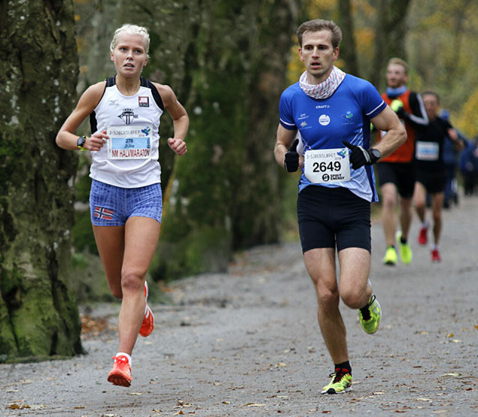 Runa Falch og Senay Fissehatsion vant halvmaraton-NM innlagt i 3-sjøers løpet _N9A2639_Julie_Marie_Larsen_og_Trond_Magne_Susort.jpg