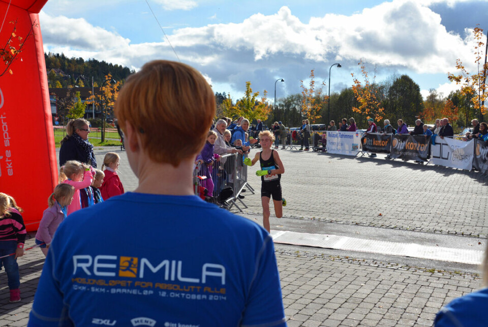 RE-MILA med barna og de lokale i sentrum Jonathan Vedvik 2014.jpeg
