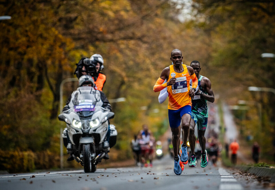 Jacob Kiplimo løp rekordfort i den langt fra flate løypa i Nijmegen i Nederland. (Foto: arrangøren) Jacob Kiplimo løp rekordfort i den langt fra flate løypa i Nijmegen i Nederland. (Foto: arrangøren)