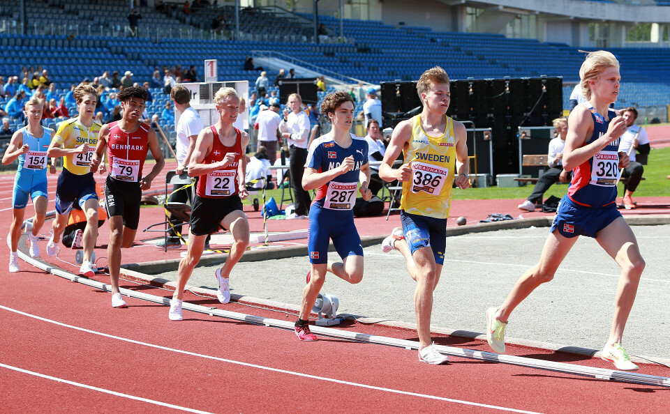 Mellom- og langdistanseløperne sørget for mange poeng til Norge første dag i landskampen 1500m_U20_menn_Olsen_drar_Grahn_Hauen_bak_Tet_650m_AZ3T8065.jpg