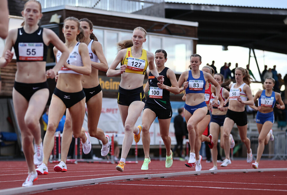 Amalie Sæten og Jacob Boutera best av de norske i Norgesserien på 1500 m A-heat-kvinner-baktropp-AB1I6247.jpg
