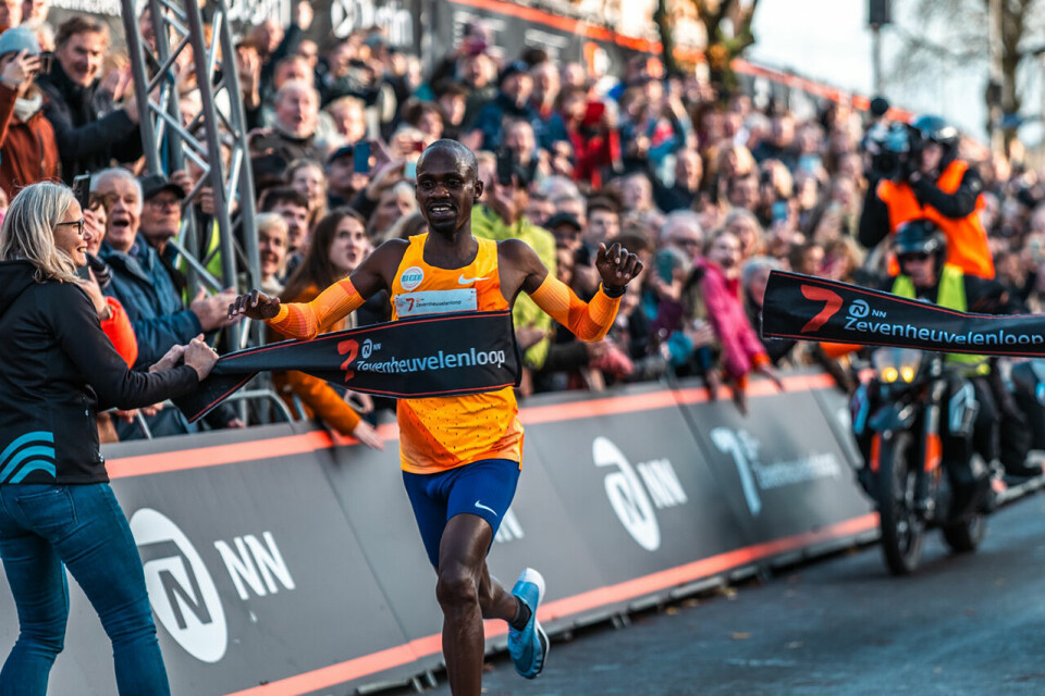 Jacob Kiplimo tangerte bestetida i verden på 15 km i Zevenheuvelenloop Jacob-Kiplimo-maalgang-foto-Zevenheuvelenloop.jpg