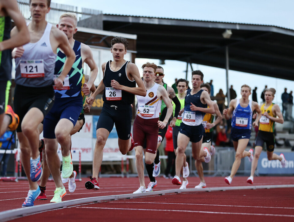 Amalie Sæten og Jacob Boutera best av de norske i Norgesserien på 1500 m Elite-menn-baktropp-AB1I6378.jpg
