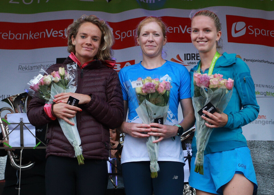 Svein Roar Kvamme vant Knarvikmila Halvmaraton Halv_maal_pall_damer_1280_AZ3T6051.jpg