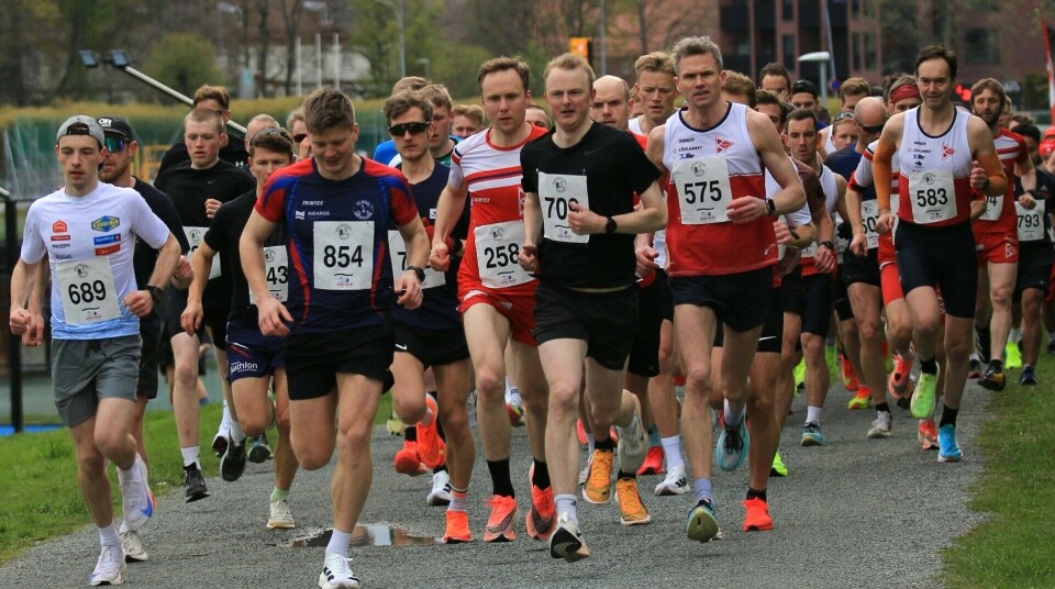 Rett etter starten på 10 km med 643 aktive løpere i feltet. (Foto: Pawel Sikorski) Rett etter starten på 10 km med 643 aktive løpere i feltet. (Foto: Pawel Sikorski)