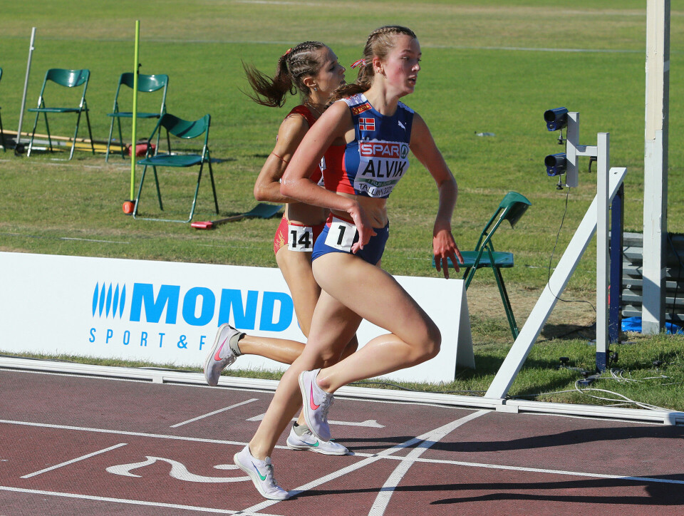 God avslutning av Sigrid Alvik på 3000 meter hinder Alvik_slaar_Serano_paa_maalstreken_AZ3T1409.jpg