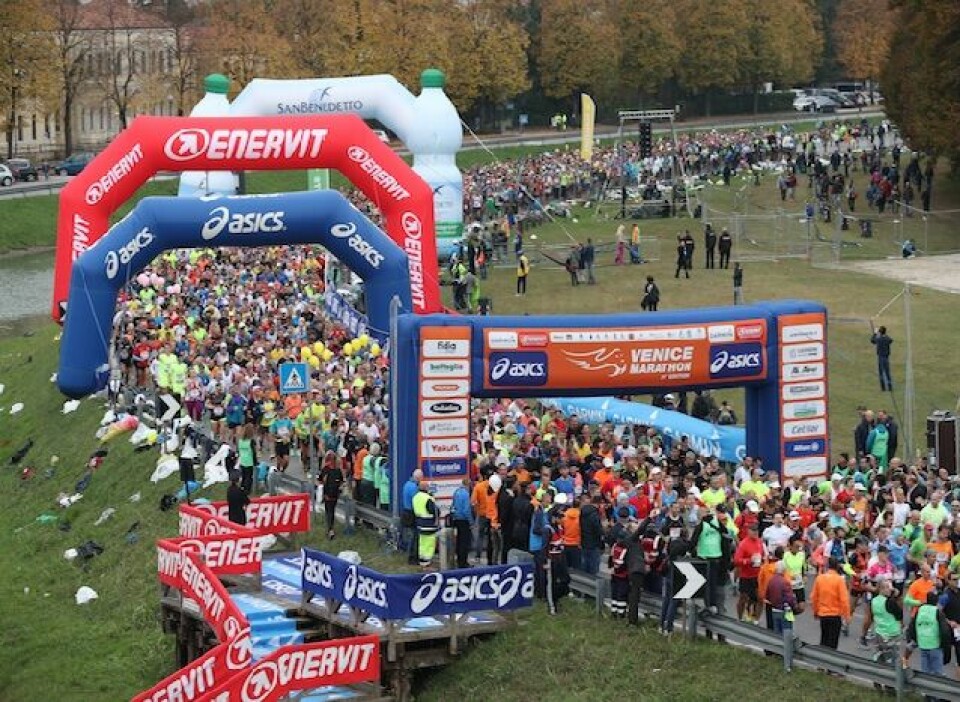 Fra starten av årets Venezia Marathon ved Villa Pisani i Stra (Arrangørfoto) Fra starten av årets Venezia Marathon ved Villa Pisani i Stra (Arrangørfoto)