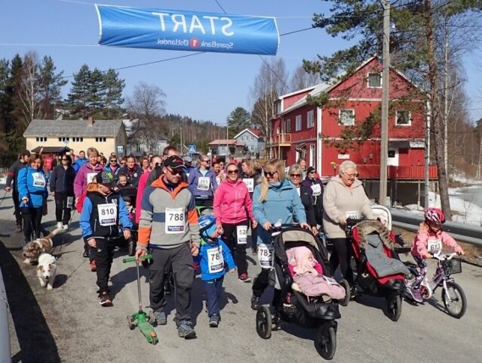 Baksjøløpet i supervær med største deltagelse på 21 år P4154302_løperne_strømmer_på (640x481).jpg