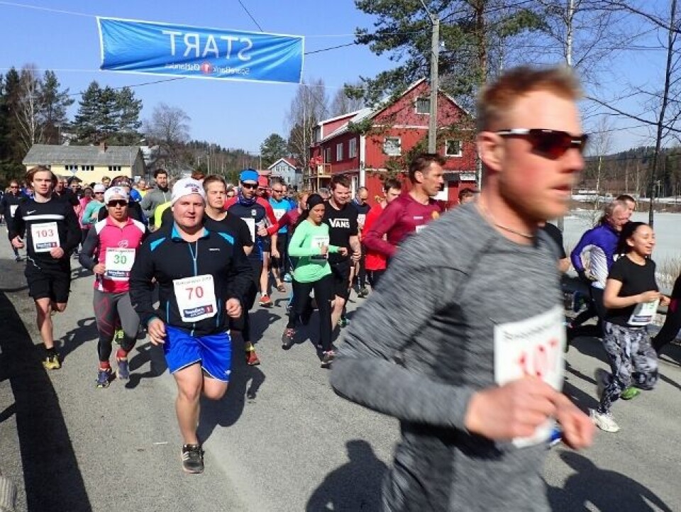 Baksjøløpet i supervær med største deltagelse på 21 år P4154284_løperne_strømmer_på (640x481).jpg